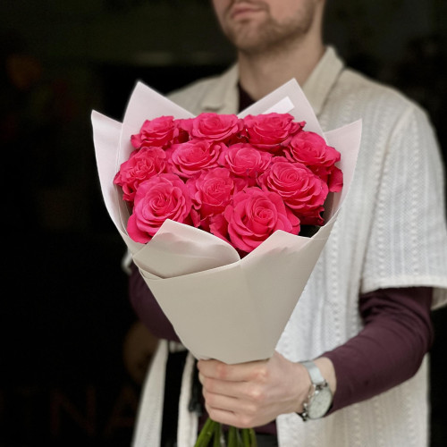 11 bright crimson roses of the Exotix Berry variety in the bouquet «Attractive Berry»
