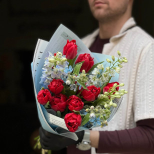 Contrasting bouquet of peony-style tulips «Spring Confession»