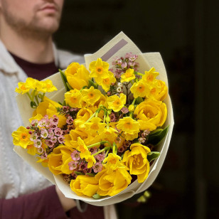 Fragrant Joyful Spring Bouquet «Honey Glow»