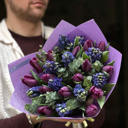 Весняний букет у глибоких відтінках «Таємнича ніч»