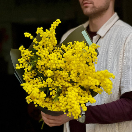 Ароматна італійська мімоза у букеті «Міланський парфум»