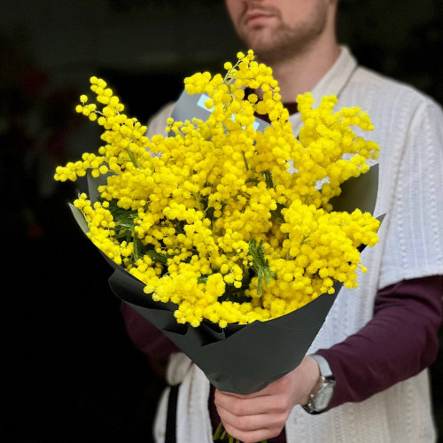 Ароматна італійська мімоза у букеті «Міланський парфум»