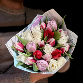 Мікс із 19 піоновидних тюльпанів у букеті «Рубінове пробудження»