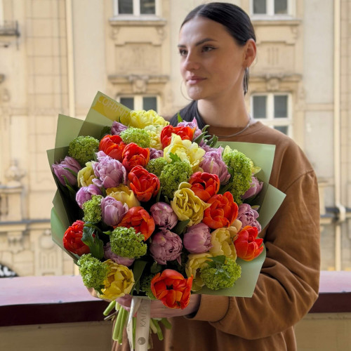 Натхненний весняний букет із міксом піоновидних тюльпанів «Радісний день»