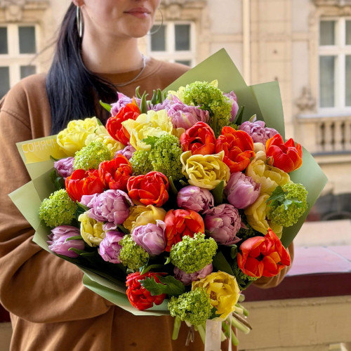 Натхненний весняний букет із міксом піоновидних тюльпанів «Радісний день»