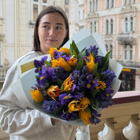 Стильний букет із французькими тюльпанами Leo «Весняний імпульс»