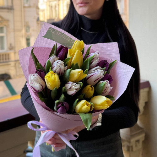 Весняний букет із 17 тюльпанів «Крихітка весна»