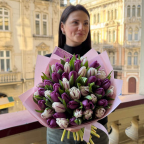 Весняний мікс із 51 бузкового тюльпана «Крила лелеки»