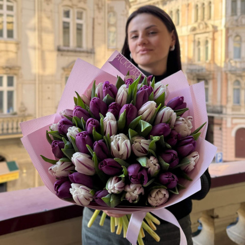 Весняний мікс із 51 бузкового тюльпана «Крила лелеки»