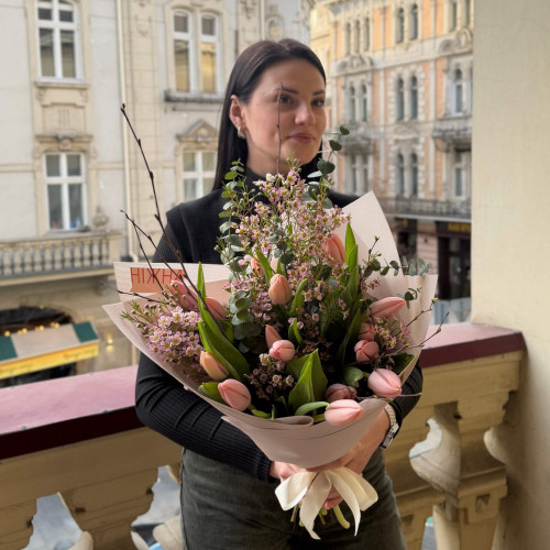 Весняний букет з тюльпанами Thijs Boots «Красива жінка»