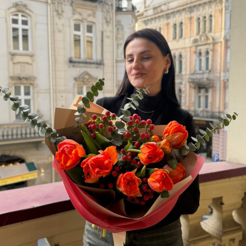 Палаючий весняний букет з тюльпанами «Вогняний спалах»