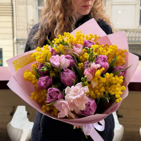 Радісний букет із піоновидними тюльпанами «Привітання для милої»