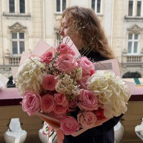 Ніжний весняний букет «Солодощі для принцеси»