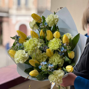 Ніжний букет з тюльпанами «Весняна прохолода»