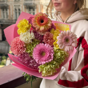 Яскравий букет з герберами «Весела прогулянка»