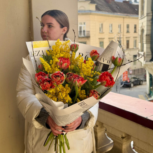 Букет із розкішними французькими тюльпанами Gudoshnik «Весняна картина»