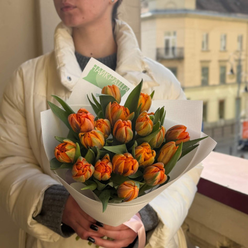 19 яскравих помаранчевих піоновидних тюльпанів у букеті «Апельсинки»
