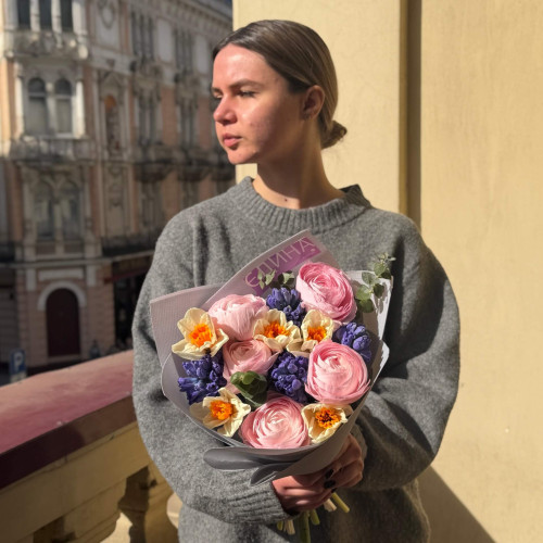 Весняний букет із гіацинтами «Краса весняночка»