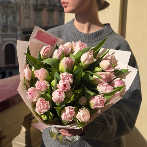 Delicate premium peony-style Dreamer tulips in a bouquet «Pearls in the Sun»