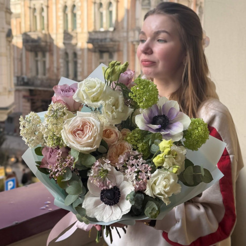 Intriguing mixed bouquet «Spring Mischief»