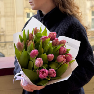 19 піоновидних тюльпанів у букеті «Весна вже тут»