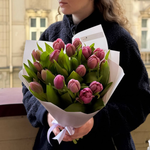 19 піоновидних тюльпанів у букеті «Весна вже тут»