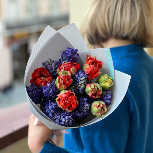 Букет із запашних гіацинтів та французьких тюльпанів Gudoshnik «Французька насиченість»