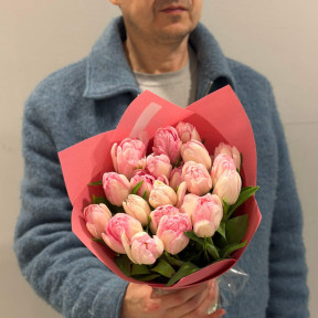 21 рожевий піоновидний тюльпан у букеті «Ілюзія»