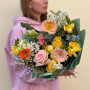 Цікавий барвистий букет з маками та фрезіями «Акварельні емоції»