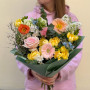 Цікавий барвистий букет з маками та фрезіями «Акварельні емоції»
