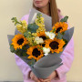 Яскравий букет із соняшниками та запашною матіолою «Сонячні думки»