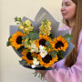 Яскравий букет із соняшниками та запашною матіолою «Сонячні думки»