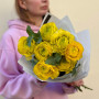7 сонячних ранункулюсів сорту Romance Lemon з евкаліптом у букеті «Золота аура»