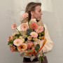 Нежный изысканный букет с герберами и ранункулюсами «Персиковый бархат»