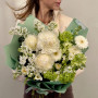 Нежный букет с пионами и сиренью «Аура пионов»