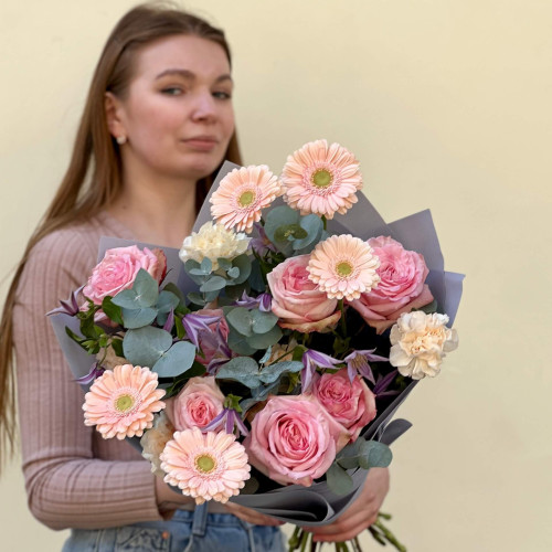 Нежный букет с ароматными пионовидными розами Pink O'Hara «Лиловая мелодия»