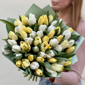 53 класичні тюльпани у букеті «Лимонні цукерочки»