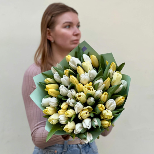 53 класичні тюльпани у букеті «Лимонні цукерочки»