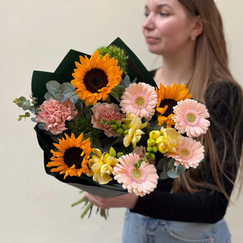Bouquet of sunflowers in warm hues «Radiant Comfort»