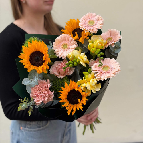 Bouquet of sunflowers in warm hues «Radiant Comfort»