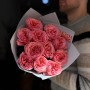 11 троянд сорту Pink X-Pression у букеті «Персиковий шарм»