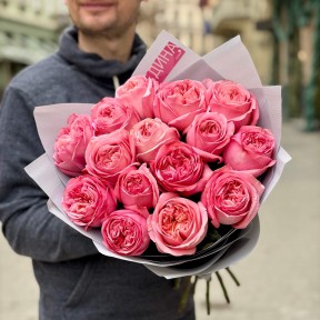 15 піоновидних троянд сорту Pink X-Pression у букеті «Персиковий фреш»