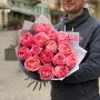 15 піоновидних троянд сорту Pink X-Pression у букеті «Персиковий фреш»