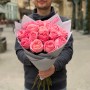 15 піоновидних троянд сорту Pink X-Pression у букеті «Персиковий фреш»