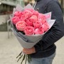15 піоновидних троянд сорту Pink X-Pression у букеті «Персиковий фреш»