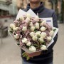 Весенний букет с тюльпанами и хамелациумом «Аметистовые жемчужины»