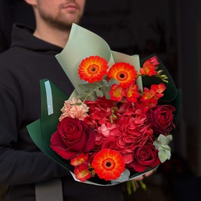 A Bright gerbera bouquet «Sunbursts»
