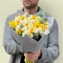 Микс из 33 ароматных нарциссов в букете «Душистый мёд»