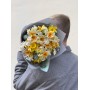 Микс из 33 ароматных нарциссов в букете «Душистый мёд»