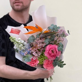 Striking bouquet with exotic strelitzia «Paradise Compliment»